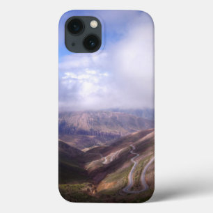 Salta Mountain Serpentine Road met lage wolken iPhone 13 Hoesje
