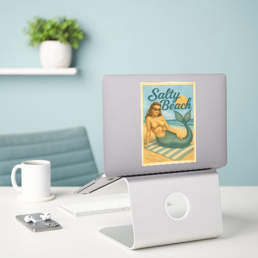 Salty Beach Pin-Up Mermaid -Retro Coastal Life Art Sticker (Laptop op bureau)
