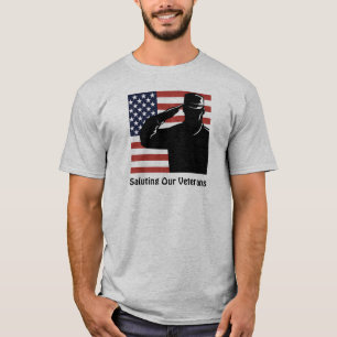 Saluting Onze veteranen Soldaat & Amerikaanse vlag T-shirt