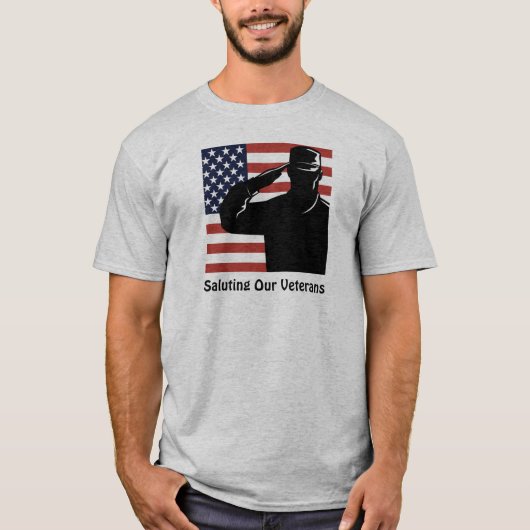 Saluting Onze veteranen Soldaat & Amerikaanse vlag T-shirt (Voorkant)