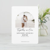 Samen als een eenvoudige, elegante moderne boogfot save the date (Staand voorkant)