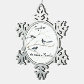Samen maken we de 'Family Magpie Bird Art' Tin Sneeuwvlok Ornament (Rechts)