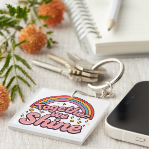 Samen Schijnen We – Regenboog Retro Pride Citaat Sleutelhanger