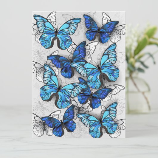Samenstelling van witte en blauwe vlinders aankondiging (Staand voorkant)