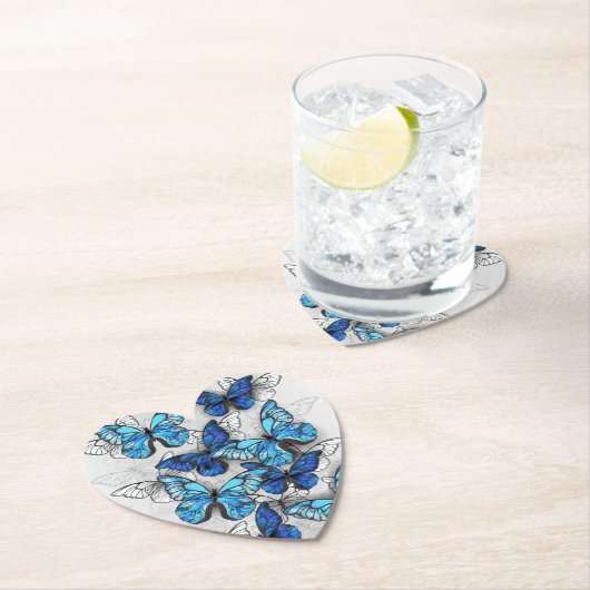 Samenstelling van witte en blauwe vlinders kartonnen onderzetters (Insitu)