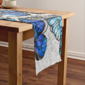 Samenstelling van witte en blauwe vlinders korte tafelloper (Voorbeeld)