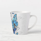 Samenstelling van witte en blauwe vlinders latte mok (Rechts)