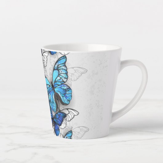 Samenstelling van witte en blauwe vlinders latte mok (Rechts)