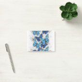 Samenstelling van witte en blauwe vlinders post-it® notes (Kantoor)