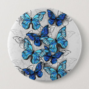 Samenstelling van witte en blauwe vlinders ronde button 4,0 cm