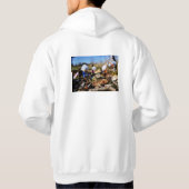 Samenwerking van Fubby poppetjes op een houtwerkpl Hoodie (Achterkant)