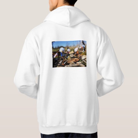 Samenwerking van Fubby poppetjes op een houtwerkpl Hoodie (Achterkant)