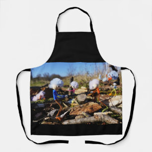 Samenwerking van Fubby poppetjes op een houtwerkpl Schort