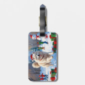 Samojed die in de sneeuw rent met kerstmuts bagagelabel (Achterkant verticaal)