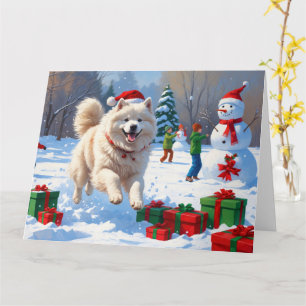 Samojed die in de sneeuw rent met kerstmuts kaart