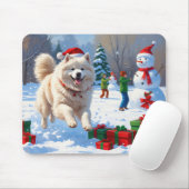 Samojed die in de sneeuw rent met kerstmuts muismat (Met muis)