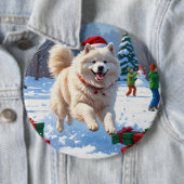 Samojed die in de sneeuw rent met kerstmuts ronde button 6,0 cm (In situ)