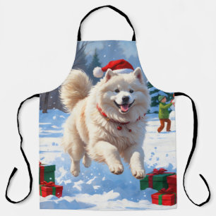 Samojed die in de sneeuw rent met kerstmuts schort