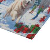 Samojed die in de sneeuw rent met kerstmuts snijplank (Hoek)