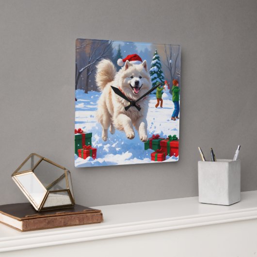 Samojed die in de sneeuw rent met kerstmuts vierkante klok (Kantoor)