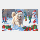 Samojed loopt in de sneeuw met kerstmuts rechthoekige sticker (Voorkant)