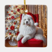 Samojeed met het Pet van de Kerstman Keramisch Ornament (Voorkant)
