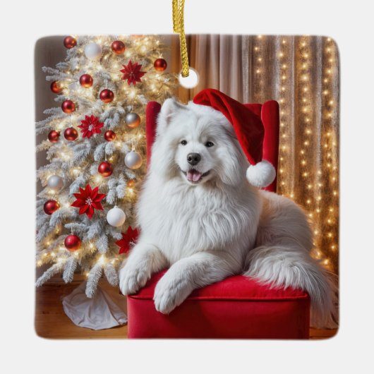 Samojeed met het Pet van de Kerstman Keramisch Ornament (Voorkant)