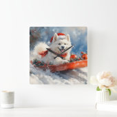 Samoyed Dog in Sledge Laat het Sneeuw Kerstmis Vierkante Klok (Huis)
