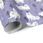 Samoyed Pet Dog met sneeuw op pijnbomen achtergron Cadeaupapier (Rol Hoek)