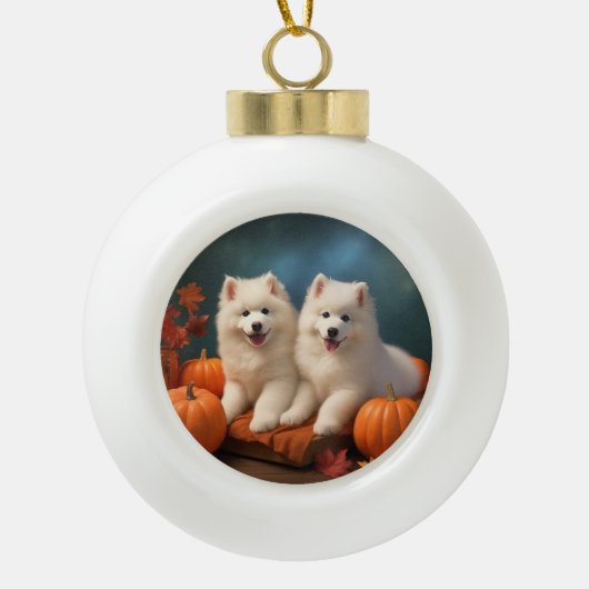 Samoyed Puppy Herfst Delight Pompoen Keramische Bal Ornament (Voorkant)