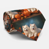Samoyed Puppy Herfst Delight Pompoen Stropdas (Opgerold)