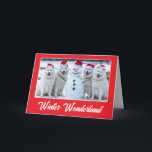 Samoyeds en Snowman Kaart<br><div class="desc">Vier Samojeden met een kerstmuts poseren trots met een sneeuwman die ze hebben gebouwd.</div>