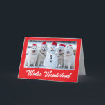 Samoyeds en Snowman Kaart<br><div class="desc">Vier Samojeden met een kerstmuts poseren trots met een sneeuwman die ze hebben gebouwd.</div>