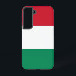 Samsung Galaxy S22 Hoesje Vlag van Hongarije<br><div class="desc">Voeg een vleugje Hongaars trots toe aan je Samsung Galaxy S22 met onze exclusieve cover met de Hongaarse vlag! Deze cover, die met zorgvuldige aandacht voor detail is gemaakt, viert het Hongaarse erfgoed en de culturele rijkdom. Het ontwerp toont trots het iconische driekleurenpatroon van rode, witte en groene horizontale strepen,...</div>