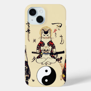 SAMURAI-KATTEN IN SKULL, SKELETON, BUTTERFLY-TATTO iPhone 15 CASE