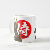 Samurai krijger met rijzende zon en kanji koffiemok (Voorkant links)