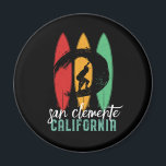 San Clemente Beach California Retro Surfing Magneet<br><div class="desc">retro surfbordontwerp voor surfers die van surfen houden en de oceaangolven aanjagen. Koele zomervakantie, zomervakantie voor mensen die van hete zon genieten, tropisch weer, zonneschijn onder de palmboom. Grunge en noodlijdend design om te draag terwijl je van het strand geniet en rond de vuurzee zingt. Geweldig souvenir, kerstcadeau en verjaardagscadeau...</div>