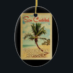 San Cristobal Palm Tree Vintage Travel Keramisch Ornament<br><div class="desc">Een unieke retro middeleeuwse moderne San Cristobal Dominicaanse Republiek kunstdrukkunst in de klassieke stijl van het poster van het reizen. Het bevat een gebogen palmboom op zandige stranden met oceaan onder een blauwe troebele hemel.</div>
