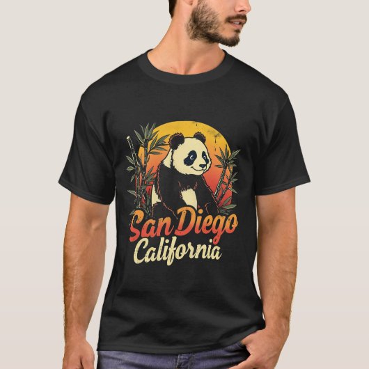San Diego California Retro Sunset Panda T-shirt (Voorkant)