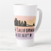 San Diego City Skyline Latitude en Lengtegraad Latte Mok (Rechterhoek)