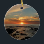 San Diego Sunset II California Seascape Keramisch Ornament<br><div class="desc">De westkust van de VS staat bekend om zijn prachtige zonsondergangen op de oceaan. Hier is de tweede in een reeks van drie van een bijzonder mooie zonsondergang in de buurt van San Diego, CA. Ik weet niet zeker of de stad precies is, maar dit strand was waarschijnlijk het dichtst...</div>