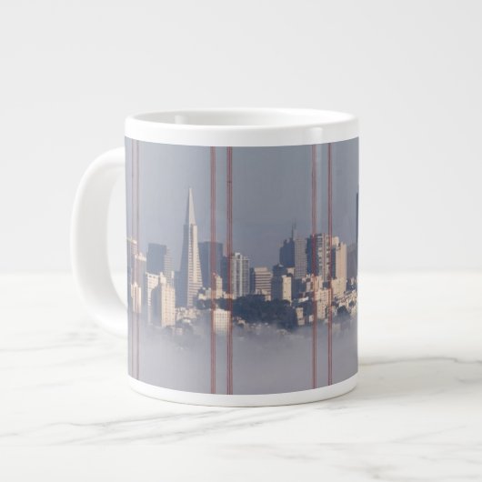 San Francisco Skyline van Golden Gate Bridge. Grote Koffiekop (Links)