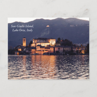 San Giulio Island, Lake Orta, Italië, bij schemeri Briefkaart