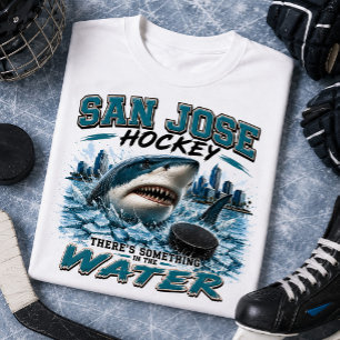 San Jose Hockey Er Zit Iets in het Water Haai Tri-Blend Shirt