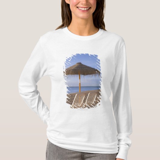 Sand Beach Chairs with Umbrella T-shirt (Voorkant)