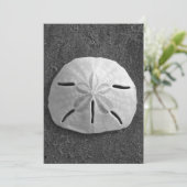 Sand Dollar Shell Beach Invitation (B&W Foto) Kaart (Staand voorkant)
