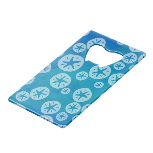 Sand Dollar White en Blue Pattern Creditkaart Flessenopener (Achterkant Gekanteld)