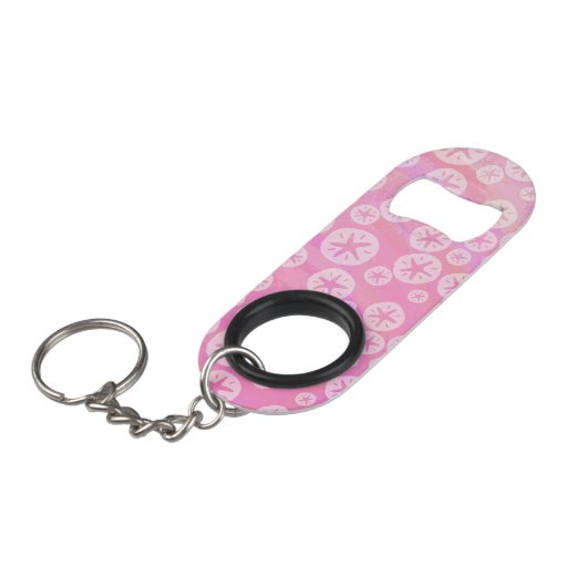 Sand Dollar White en roze Sleutelhanger Flessenopener (Voorkant Gekanteld)