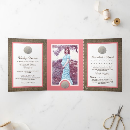 Sand Dollars & Burlap, Beach Baby shower Suite Drieluik Uitnodiging (Binnen)