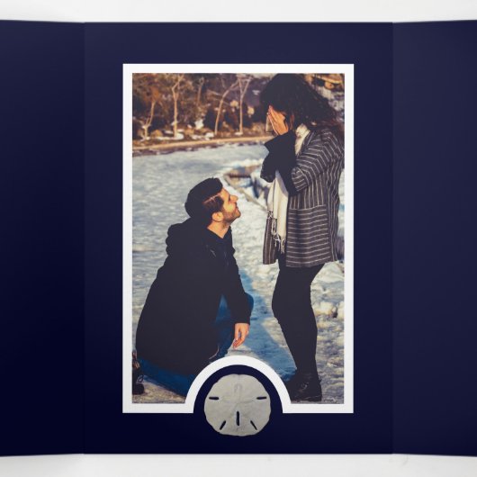 Sand Dollars & Burlap Navy Beach Wedding Suite Drieluik Uitnodiging (Binnenkant midden)